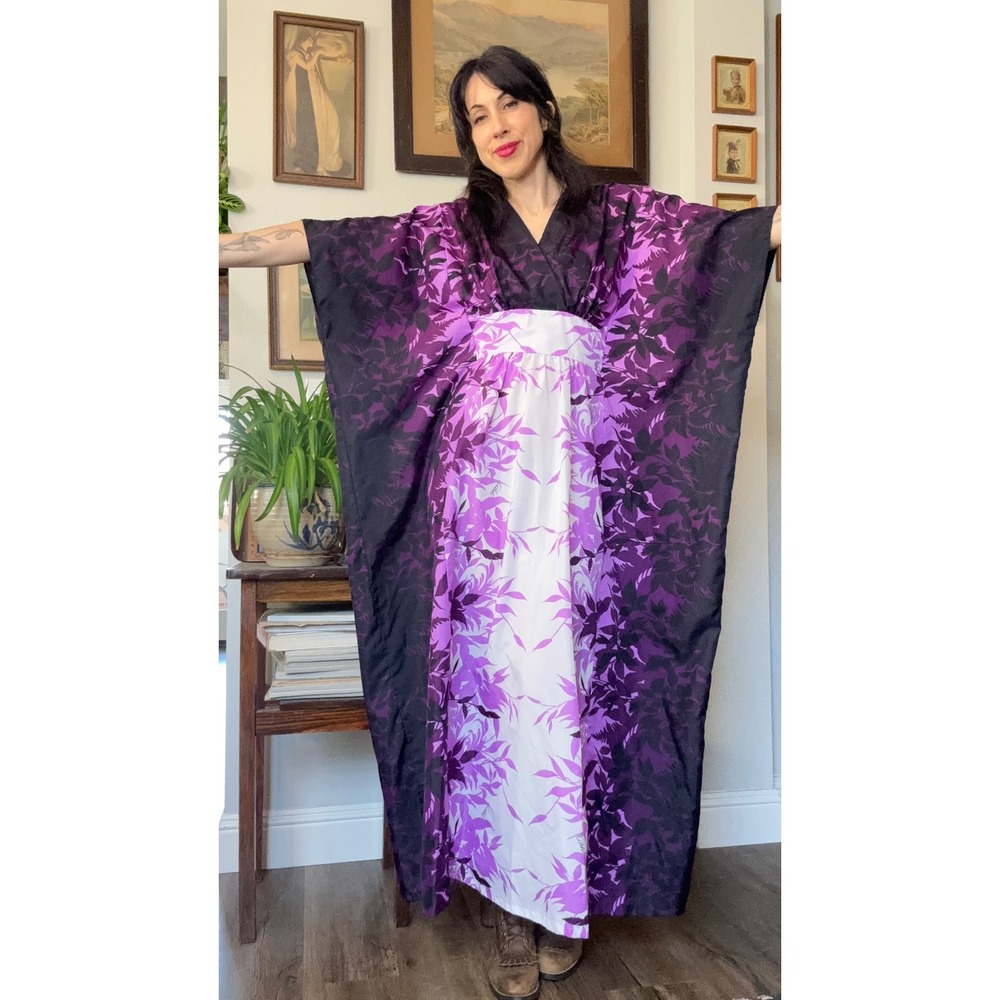 Vintage 70s 80s Purple Floral Maxi Caftan Gown Kimono Sleeve Loungewear Dress